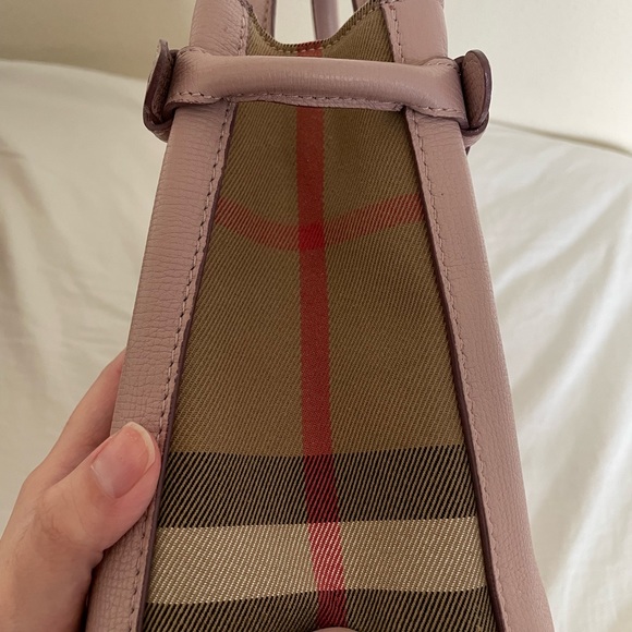Aunthentic Burberry Small Crossbody bag - Picture 2 of 4